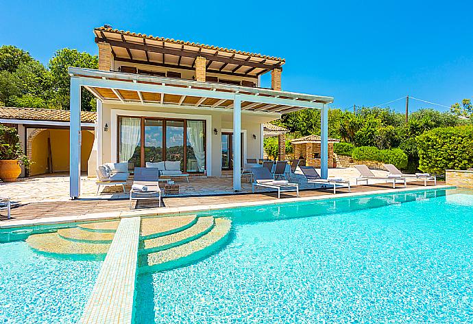 Beautiful villa with private pool and terrace with sea views . - Villa Zacharenia . (Galleria fotografica) }}