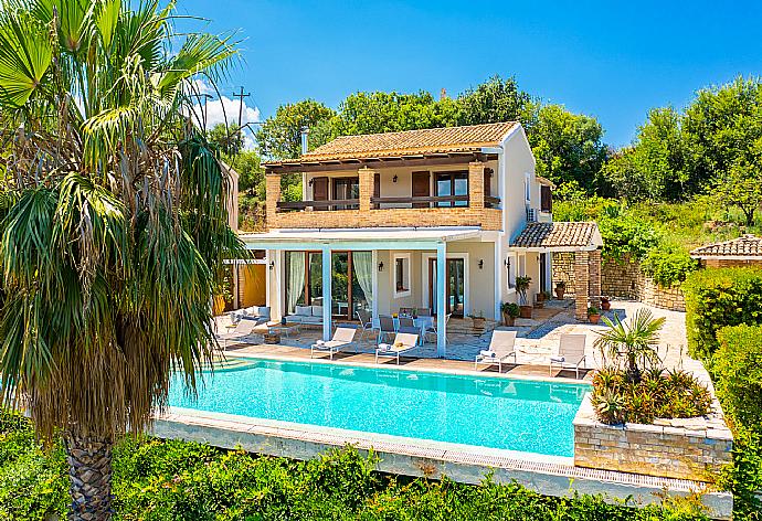 Beautiful villa with private pool and terrace with sea views . - Villa Zacharenia . (Galleria fotografica) }}