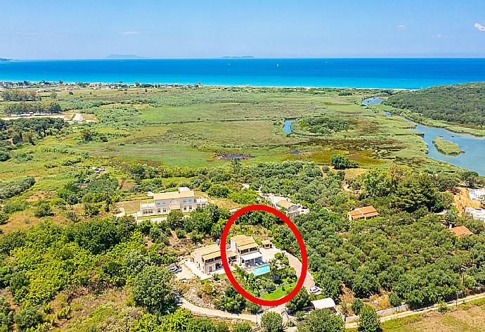 Aerial view showing location of Villa Zacharenia . - Villa Zacharenia . (Galería de imágenes) }}