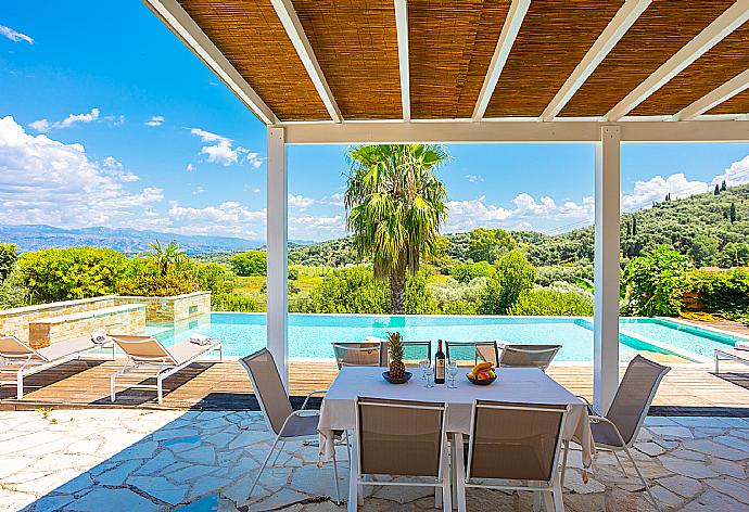 Sheltered terrace area . - Villa Zacharenia . (Galerie de photos) }}