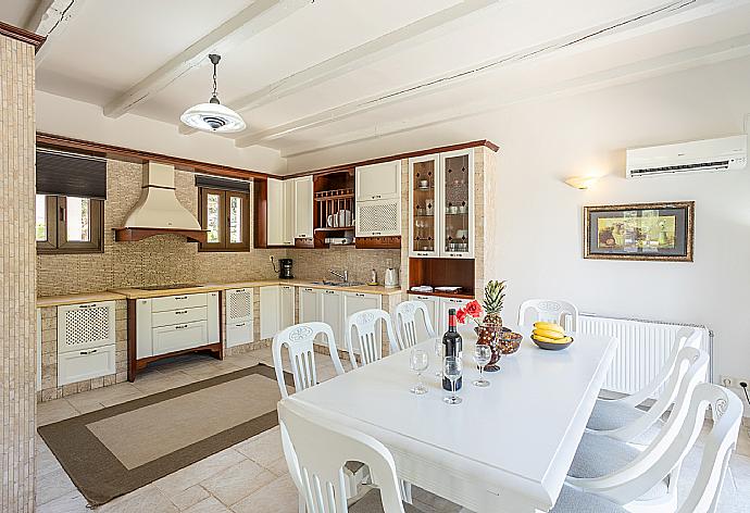 Equipped kitchen . - Villa Zacharenia . (Photo Gallery) }}