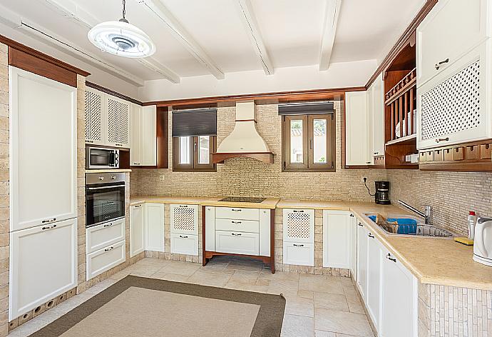 Equipped kitchen . - Villa Zacharenia . (Photo Gallery) }}