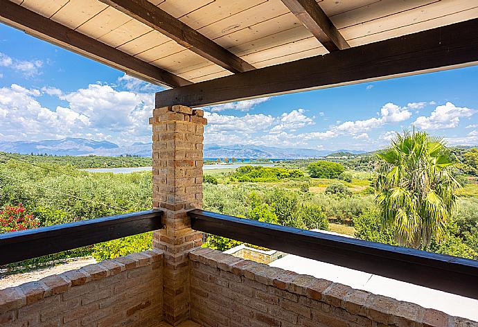 Sheltered upper terrace area with sea views . - Villa Zacharenia . (Галерея фотографий) }}