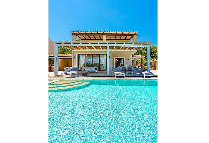 Beautiful villa with private pool and terrace with sea views . - Villa Zacharenia . (Photo Gallery) }}