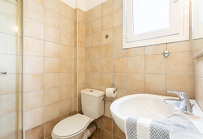 Villa Ioanna Bathroom