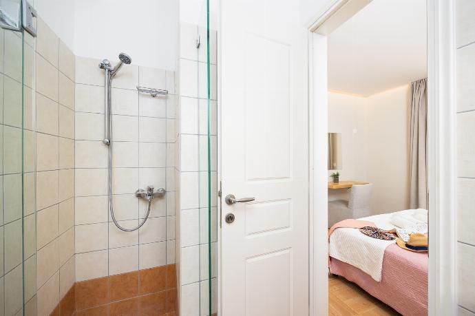 En suite bathroom with shower . - Villa Ioanna Agios Stephanos . (Photo Gallery) }}