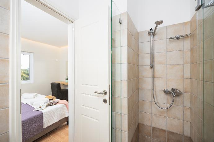En suite bathroom with shower . - Villa Ioanna Agios Stephanos . (Photo Gallery) }}