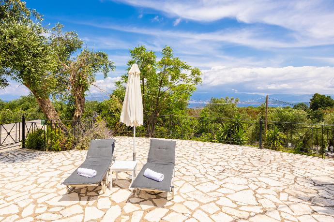 Terrace area . - Villa Ioanna Agios Stephanos . (Photo Gallery) }}