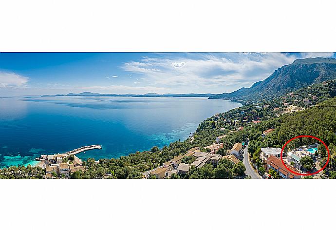 Aerial view showing location of Michalis . - Michalis . (Galerie de photos) }}