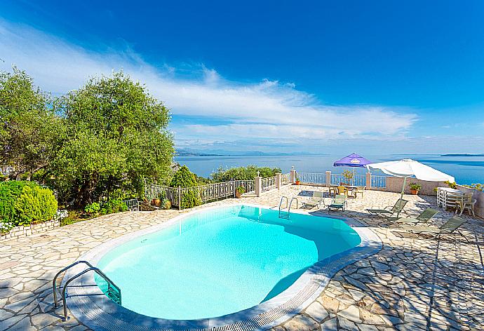 ,Private pool and terrace with panoramic sea views . - Michalis . (Galería de imágenes) }}