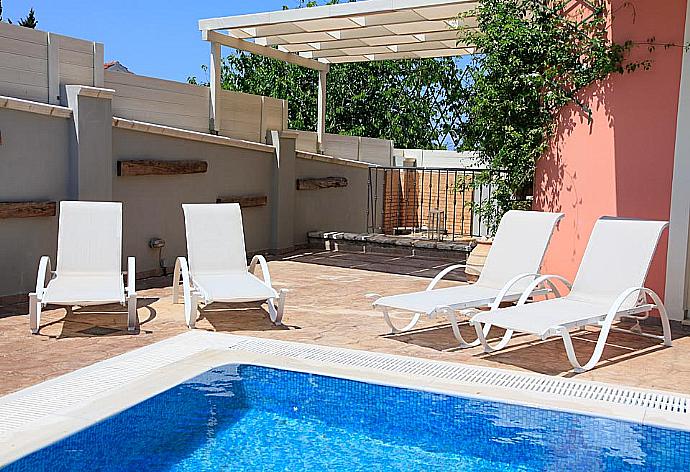 Private pool with sun loungers . - The Doctors House . (Photo Gallery) }}