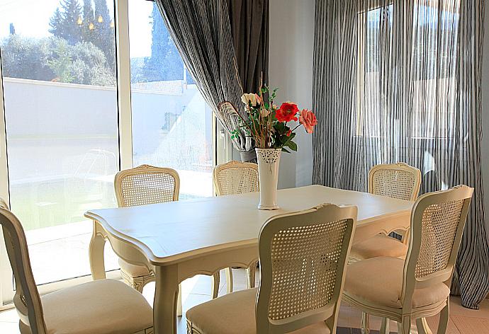 Dining Area  . - The Doctors House . (Photo Gallery) }}