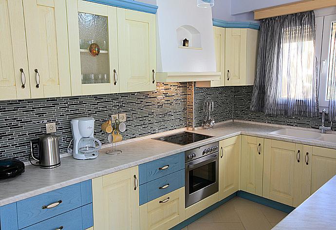 Fully equipped modern kitchen . - The Doctors House . (Photo Gallery) }}