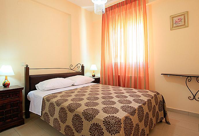 Double bedroom with AC . - The Doctors House . (Photo Gallery) }}