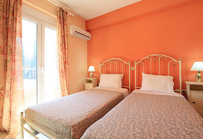 Twin bedroom with AC  . - The Doctors House . (Photo Gallery) }}