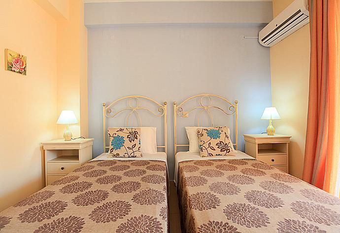 Twin bedroom with AC  . - The Doctors House . (Photo Gallery) }}
