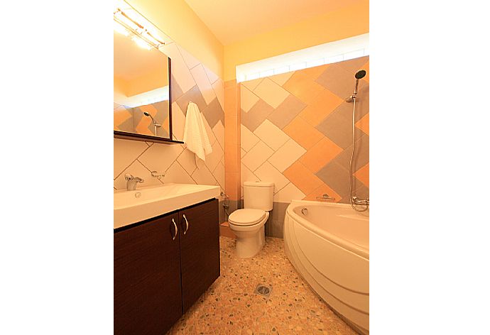 Bathroom with bath . - The Doctors House . (Photo Gallery) }}