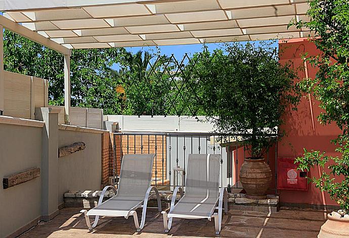 Shaded area with sun loungers . - The Doctors House . (Photo Gallery) }}