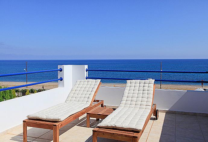 Terrace with panoramic sea views . - Riviera Beach Front . (Fotogalerie) }}