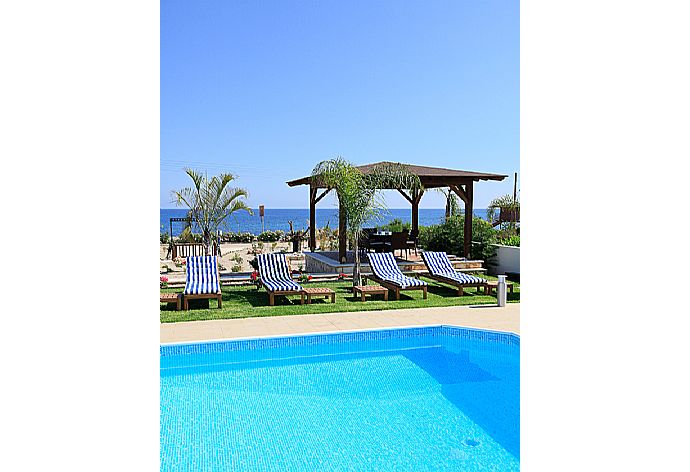 Private pool with sea views . - Riviera Beach Front . (Fotogalerie) }}