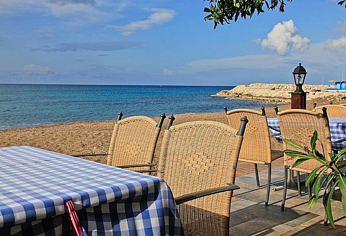 Seafront taverna . - Riviera Beach Front . (Fotogalerie) }}
