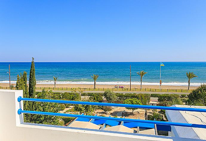 Balcony with panoramic sea views . - Riviera Beach Front . (Fotogalerie) }}