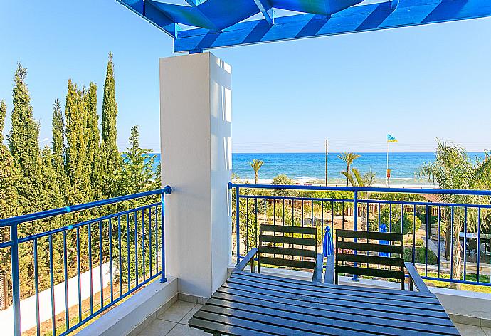 Balcony with views . - Riviera Beach Front . (Fotogalerie) }}
