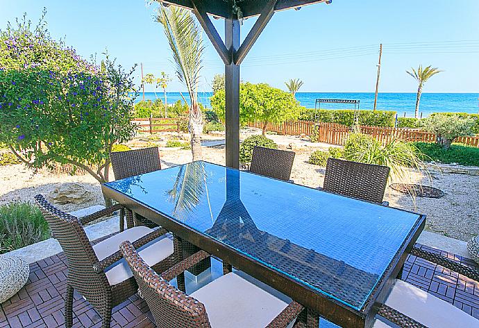 Terrace area with sea views . - Riviera Beach Front . (Fotogalerie) }}