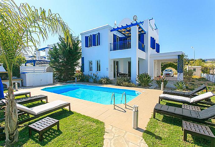 ,Beautiful Beach Front Villa with Private Pool, Terrace and Garden . - Riviera Beach Front . (Fotogalerie) }}