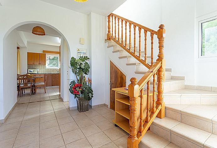 Stairway between ground floor and first floor . - Villa Alexandros . (Galerie de photos) }}