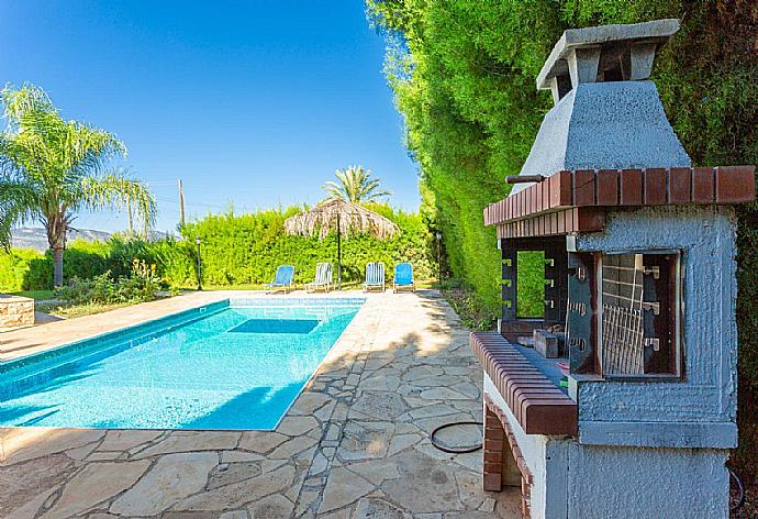 Pool side BBQ . - Villa Alexandros . (Fotogalerie) }}