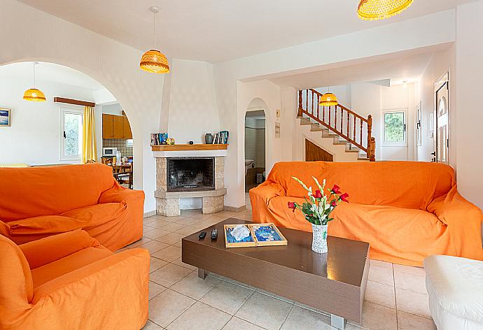 Open-plan living room with sofas, dining area, kitchen, ornamental fireplace, WiFi internet, and satellite TV . - Villa Nansoula . (Galleria fotografica) }}