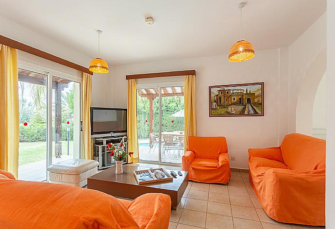 Open-plan living room with sofas, dining area, kitchen, ornamental fireplace, WiFi internet, and satellite TV . - Villa Nansoula . (Galleria fotografica) }}