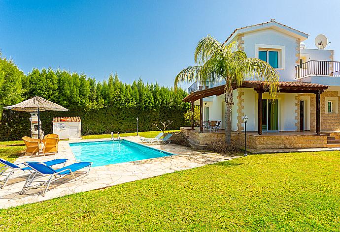 Beautiful villa with private pool, terrace, and garden . - Villa Nansoula . (Галерея фотографий) }}