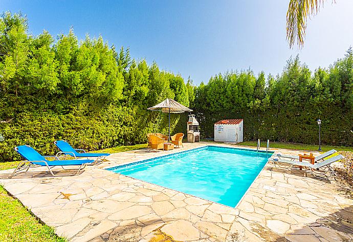 Private pool, terrace, and garden . - Villa Nansoula . (Galerie de photos) }}