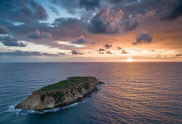 Island off the Akamas Peninsula . - Villa Nansoula . (Galerie de photos) }}