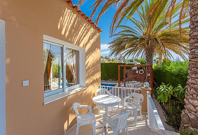 Terrace area . - Villa Athina . (Galerie de photos) }}