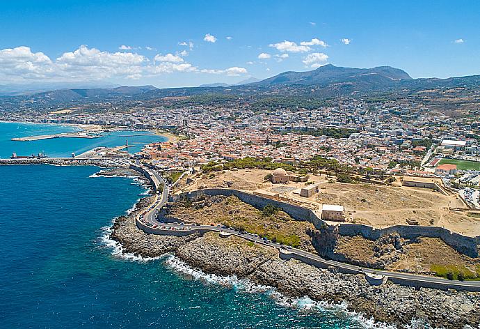 Aerial view of Rethymno  . - Theo Beach Villa . (Galería de imágenes) }}