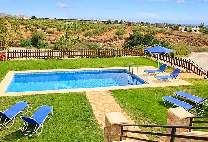 Private pool with terrace and garden area . - Theo Beach Villa . (Galleria fotografica) }}