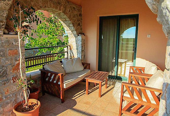 Terrace area . - Theo Beach Villa . (Fotogalerie) }}