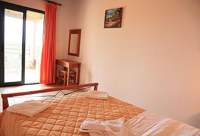 Double bedroom with A/C, en suite bathroom and balcony access . - Theo Beach Villa . (Галерея фотографий) }}