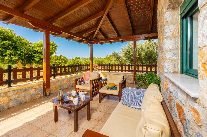 Sheltered terrace area . - Theo Beach Villa . (Photo Gallery) }}