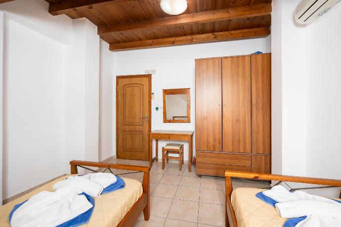 Lower unit: twin bedroom with A/C . - Theo Beach Villa . (Photo Gallery) }}