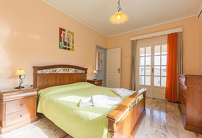 Double bedroom with A/C and balcony access . - Lavranos House . (Galerie de photos) }}