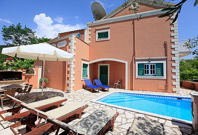 ,Beautiful villa with private pool and terrace . - Lavranos House . (Galería de imágenes) }}