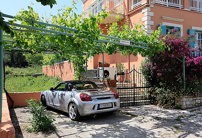 Private parking space . - Lavranos House . (Fotogalerie) }}