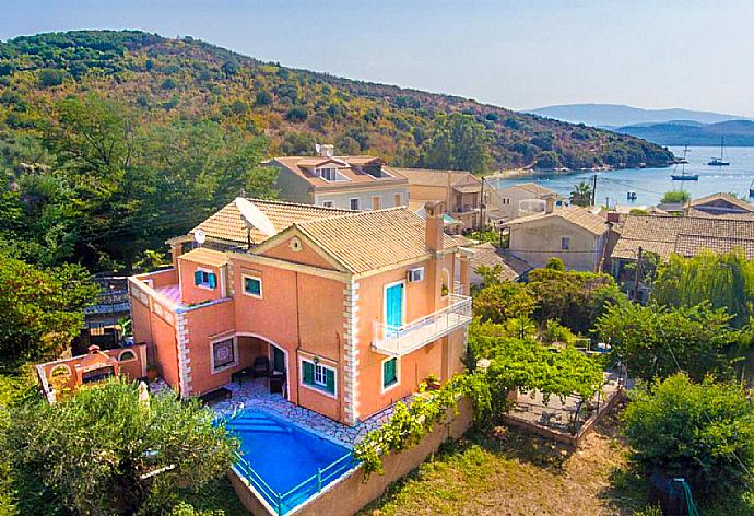 Beautiful villa with private pool and terrace . - Lavranos House . (Galería de imágenes) }}