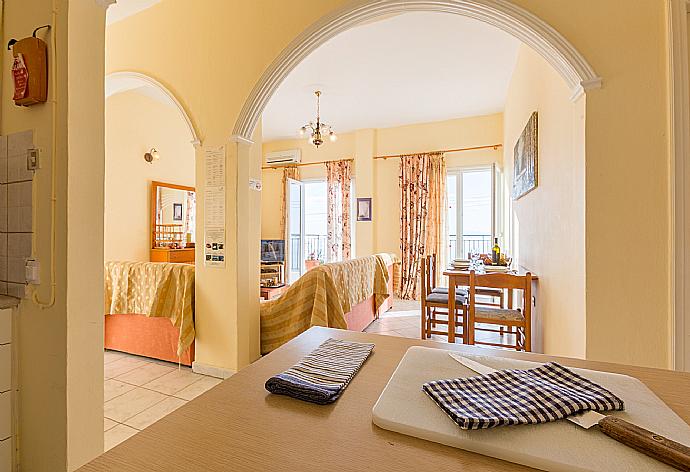  . - Villa Ariadni . (Photo Gallery) }}