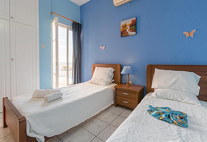 Twin bedroom  . - Villa Ariadni . (Photo Gallery) }}
