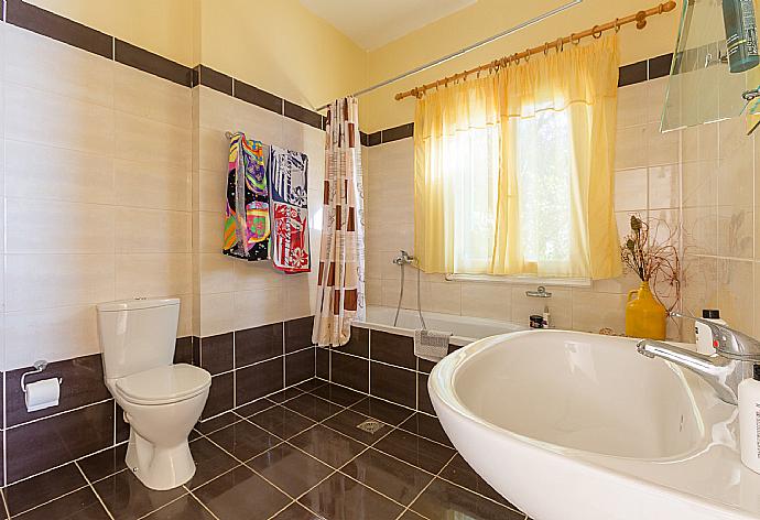 Bathroom with bath and overhead shower . - Villa Ariadni . (Photo Gallery) }}